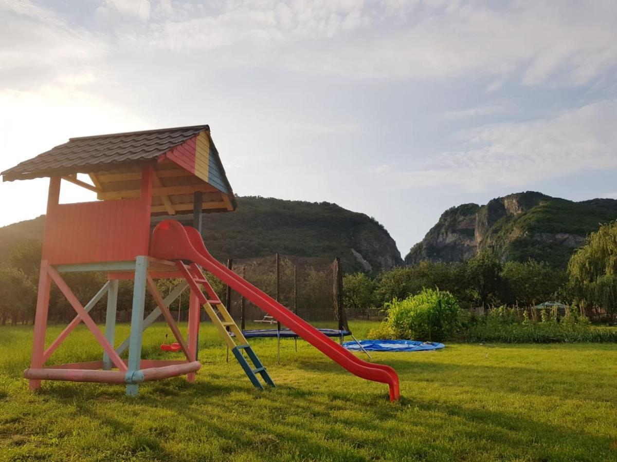 La Bunicu Villa Polovragi Ngoại thất bức ảnh
