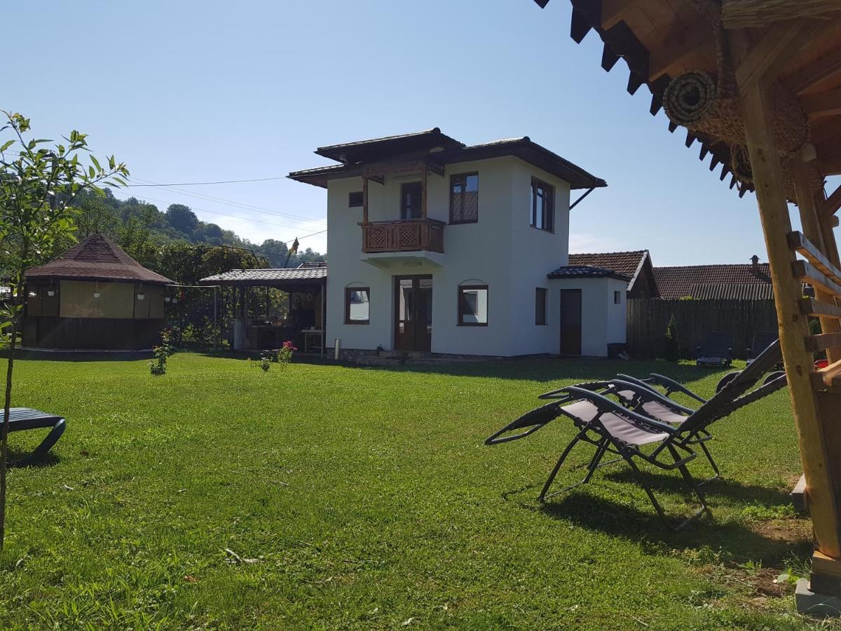 La Bunicu Villa Polovragi Ngoại thất bức ảnh