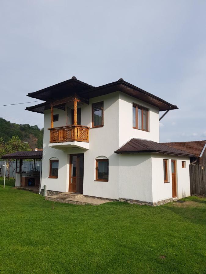 La Bunicu Villa Polovragi Ngoại thất bức ảnh